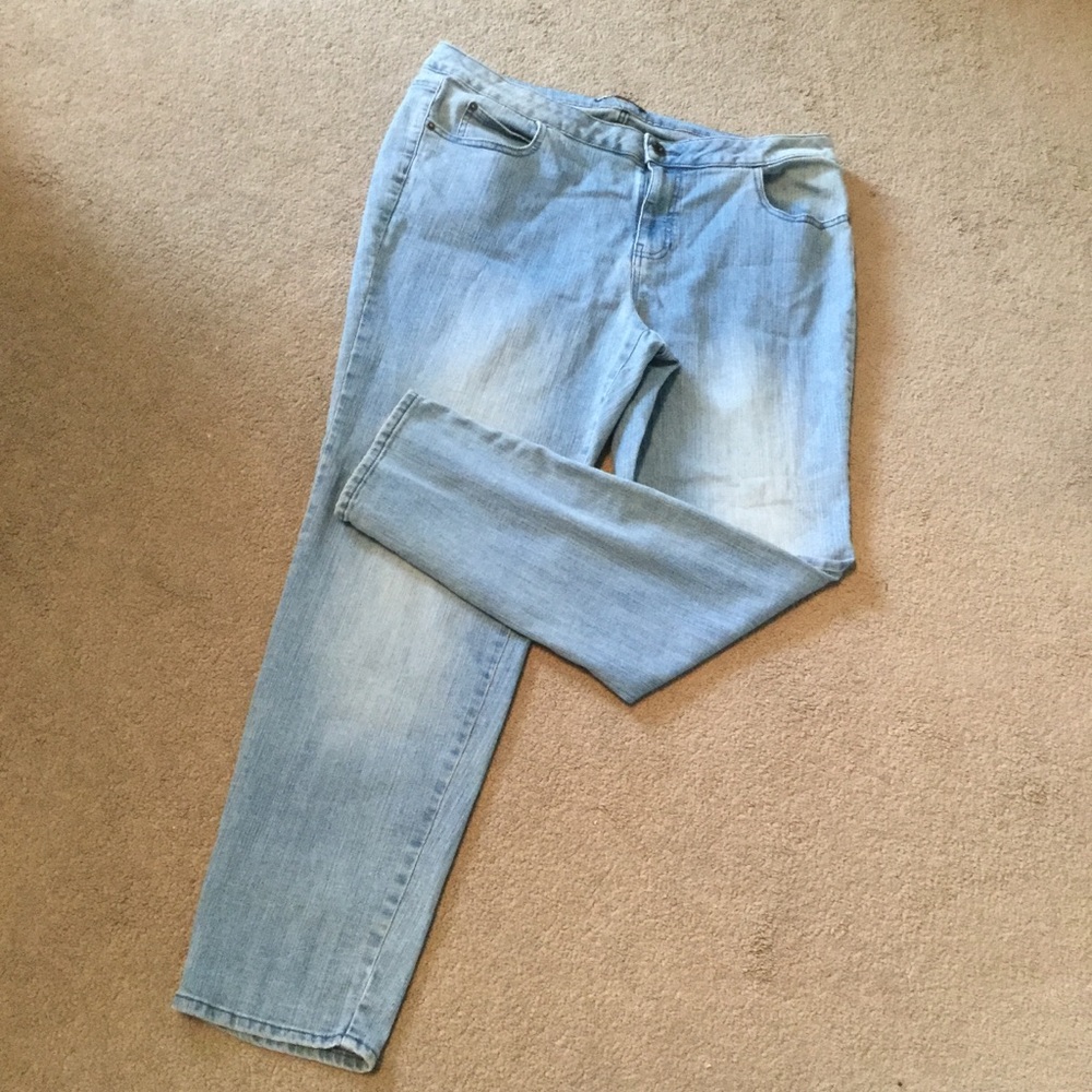 Light Wash Straight Leg Jeans - Picture 1 of 5